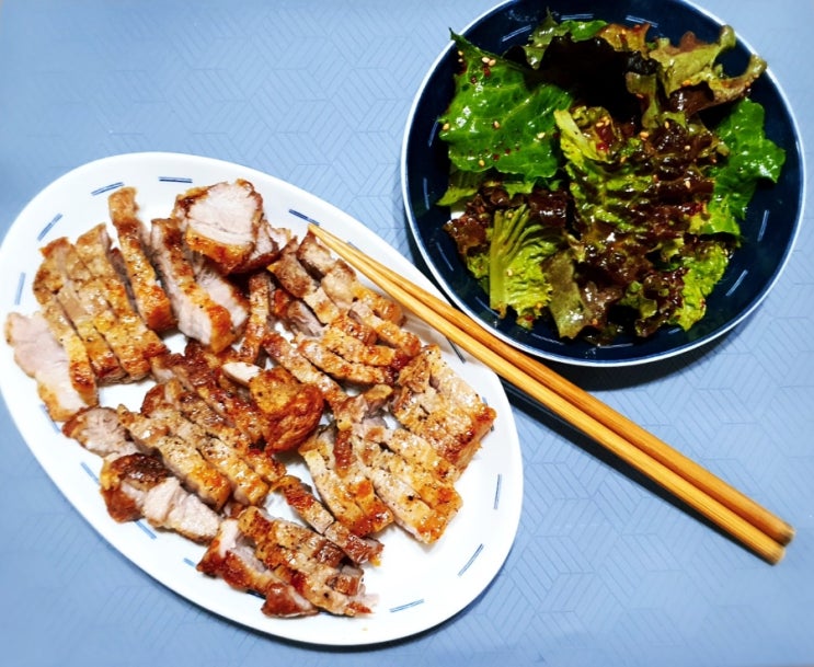  에어프라이어 통삼겹구이와 상추겉절이 맛있어요~~ (2022.06.04)