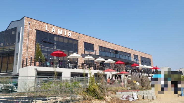  용인 용담호수 뷰카페 라미르 LAMIR 라떼 마시고 저수지 둘레길 산책