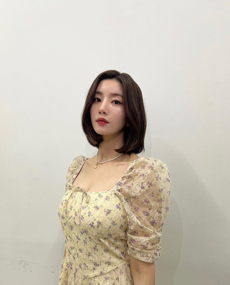 아이즈원 출신 권은비, 군살 찾아볼 수 없는 가녀린 팔 라인과 허리 라인이 감탄 아이즈원 출신 권은비, 군살 찾아볼 수 없는 가녀린 팔 라인과 허리 라인이 감탄