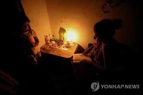 전기료 폭탄에 블랙아웃 공포까지…여름철 전력대란 우려 커진다 전기료 폭탄에 블랙아웃 공포까지…여름철 전력대란 우려 커진다
