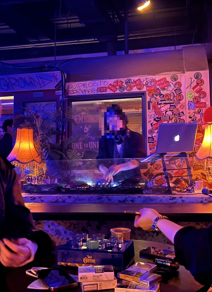  홍대 칵테일 바(Bar) 언더그라운드(라이브 디제잉, 흡연가능)