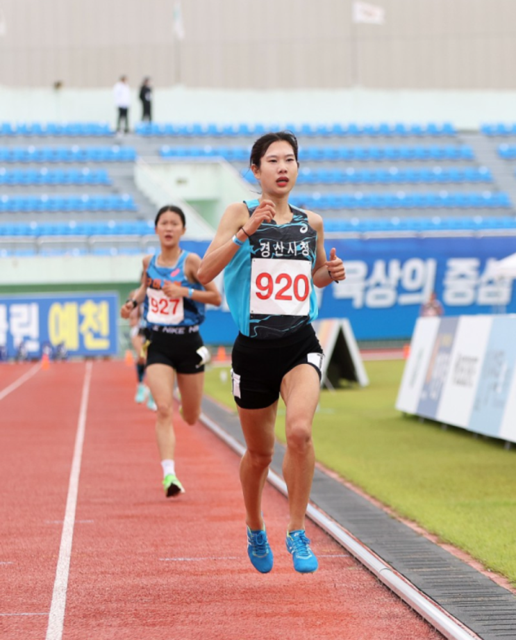 전국육상] <b>김유진</b>, <b>여자</b> 대학일반부 1500m·<b>5000m</b> 우승... 