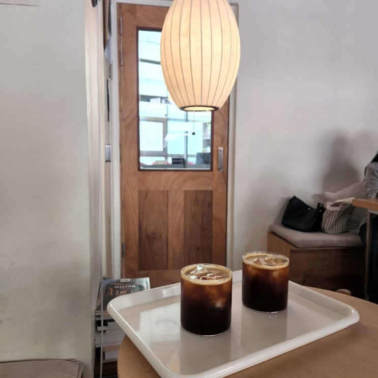 홍대 연남> 티스커피 따뜻한 인테리어에 커피 맛도 굳