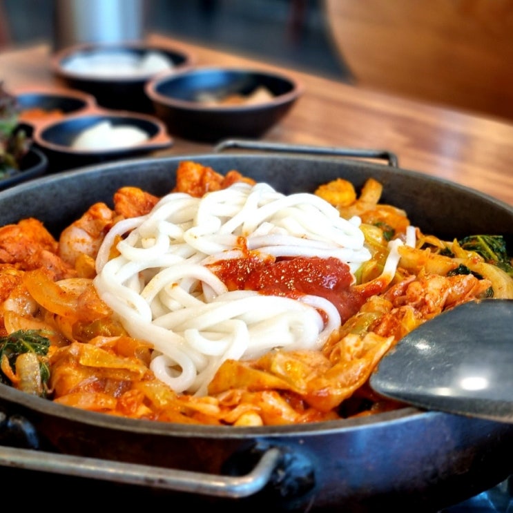  잠실 석촌호수 근처에서 맛본 춘천 비와별닭갈비