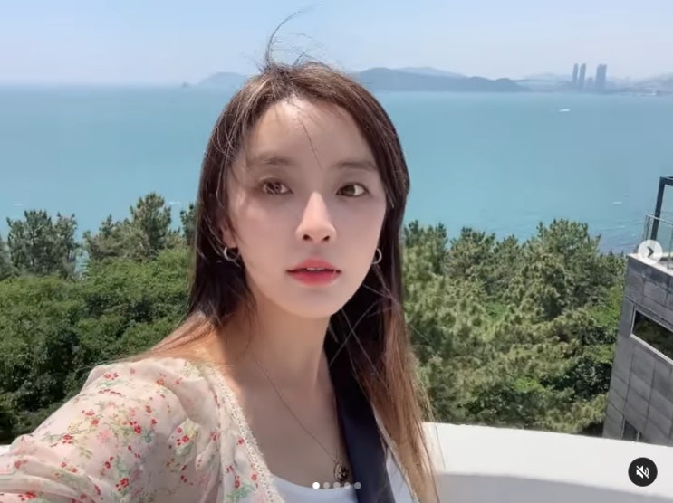 최우식도 감탄한 배우 정유미, 인스타에 올린 올해 40세 믿기지 않는 잡티 하나 없는 민낯 최우식도 감탄한 배우 정유미, 인스타에 올린 올해 40세 믿기지 않는 잡티 하나 없는 민낯