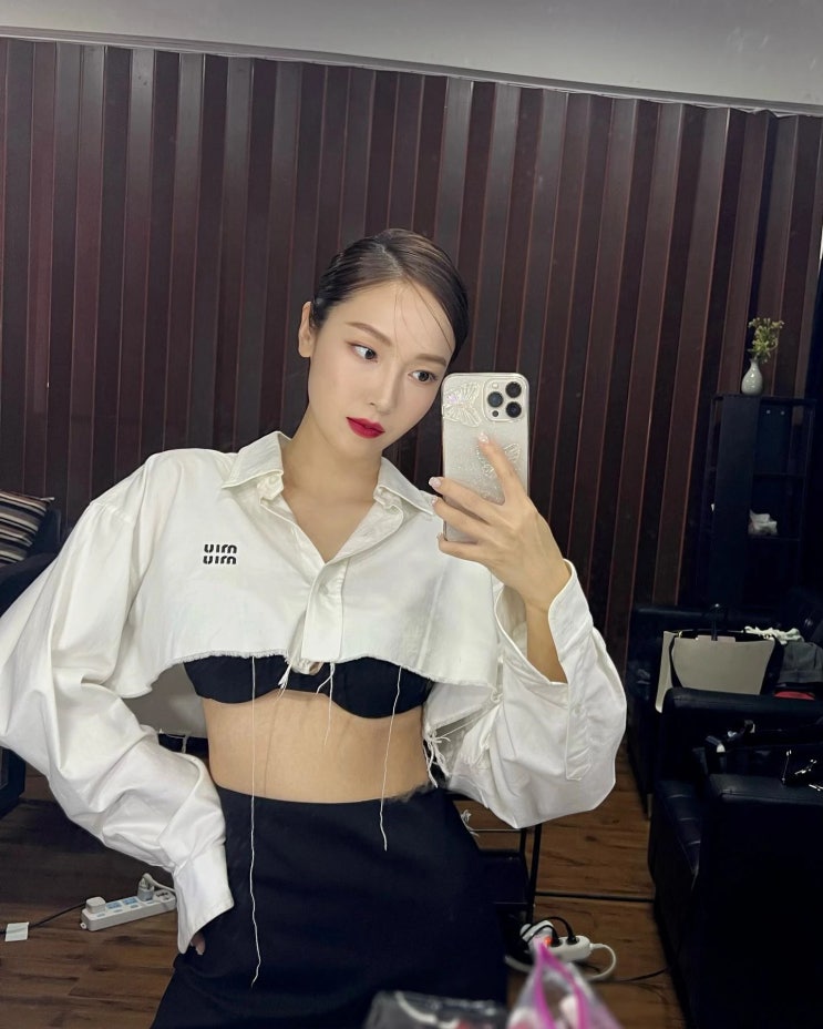 제시카 인스타, 중국 오디션 프로그램 출연 중 하얀 크롭 셔츠 밑으로 속옷 과감하게 노출 제시카 인스타, 중국 오디션 프로그램 출연 중 하얀 크롭 셔츠 밑으로 속옷 과감하게 노출