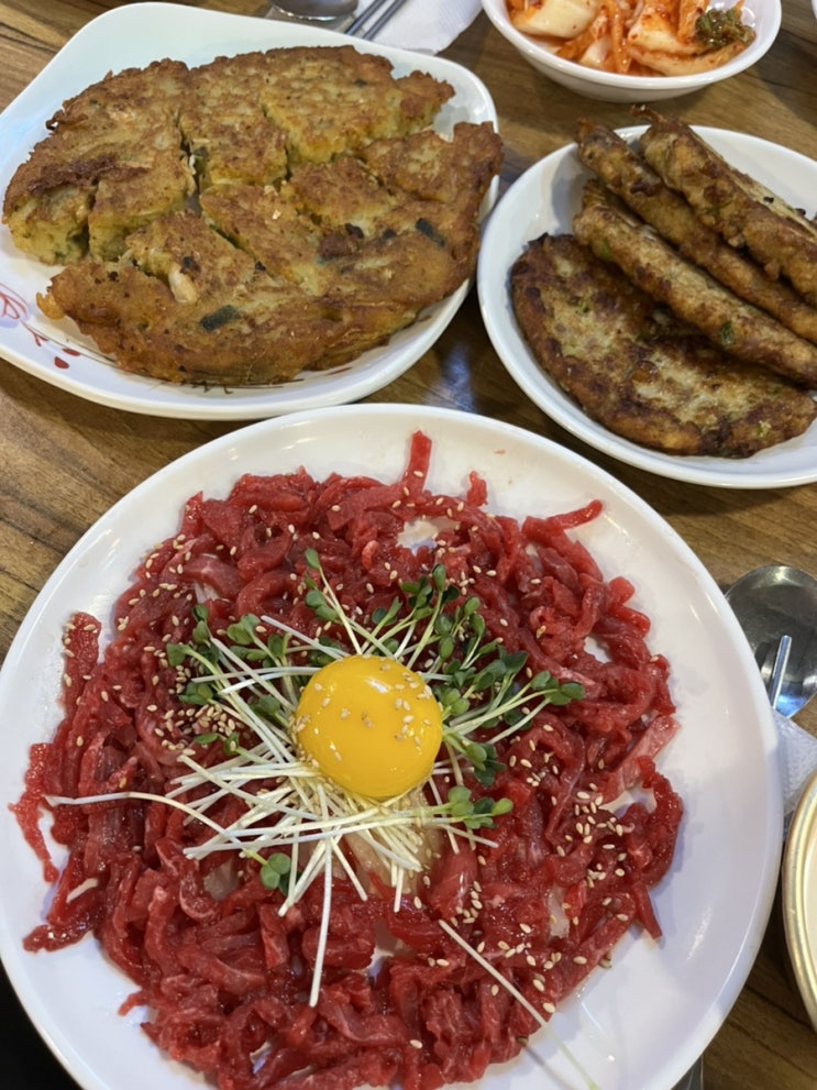  녹두전이 맛있는 광장시장 맛집 진주육회 1호점 방문기