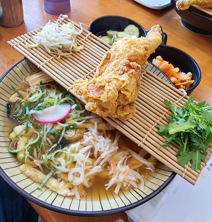  마산가포맛집 "우동한그릇" 큰 닭다리와 우동의 콜라보, 정말 맛있어요!