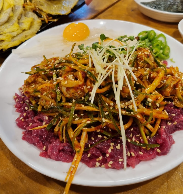  [맛집] 육회자매집 3호점 @광장시장 · 종로5가역  (#육회파티 #육탕이 #육전 입에서 녹네 #김이랑 싸먹기 #왁자지껄)