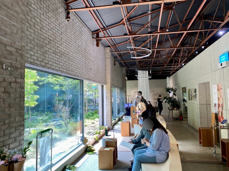 아모레성수, 자연주의 조경가가 극찬한 성수 핫플레이스 (2/2) 아모레성수, 자연주의 조경가가 극찬한 성수 핫플레이스 (2/2)