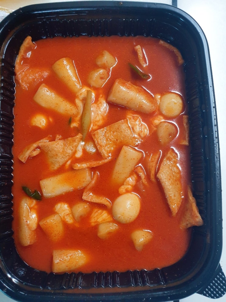  점심은 걸작떡볶이 국물치즈떡볶이와 순대