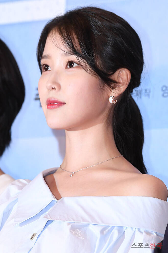 아이유가 밝힌 '브로커' 비하인드 스토리, 강동원 "아이유 자장가 라이브로 들어서 좋았다" 아이유가 밝힌 '브로커' 비하인드 스토리, 강동원 "아이유 자장가 라이브로 들어서 좋았다"