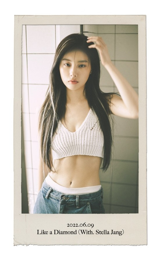 가수 강혜원, 과감한 크롭톱 패션 한층 매혹적 면모 뽐내...탄탄한 복근까지 새 싱글에 대한 기대감 가수 강혜원, 과감한 크롭톱 패션 한층 매혹적 면모 뽐내...탄탄한 복근까지 새 싱글에 대한 기대감