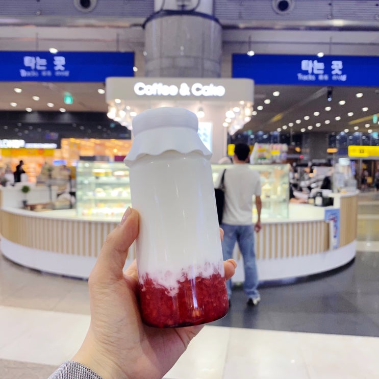  카페 || 용산역 딸기라떼 대존맛 추천 맛집!!
