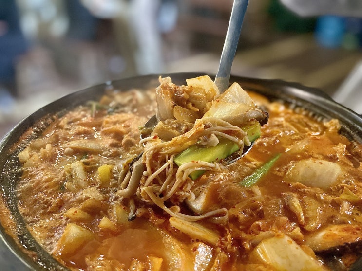  [홍대/ 상수 맛집] 야외 테라스에서 즐기는 평양냉면 곱창전골 맛집 "당인동 국수공장"