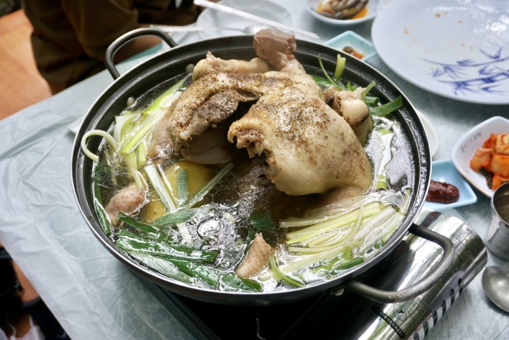 원주 통나무집 계곡 평상에서 먹는 한방능이토종닭백숙