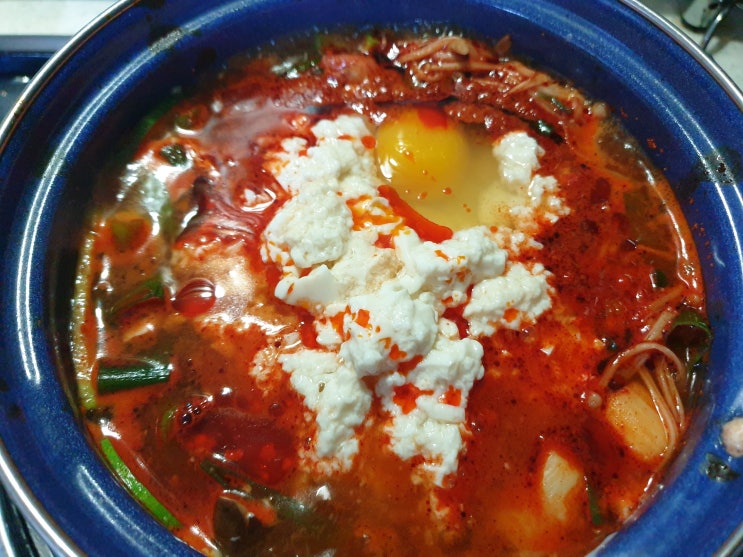  담꾹 버섯 순두부찌개 (feat. 맛은 다담이 낫네요~ )