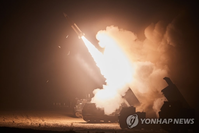한미, 지대지미사일 8발 새벽에 발사…北미사일 8발에 대응 한미, 지대지미사일 8발 새벽에 발사…北미사일 8발에 대응