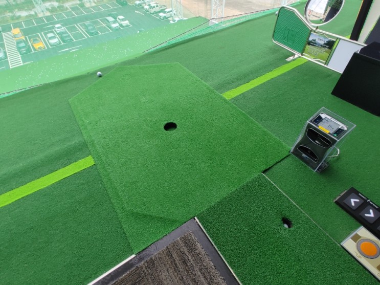 청라M골프 야외 스크린 골프 필드존 - 인도어 연습장에 샷을 날리고, 홀컵에 퍼팅하는 야외 스크린 골프