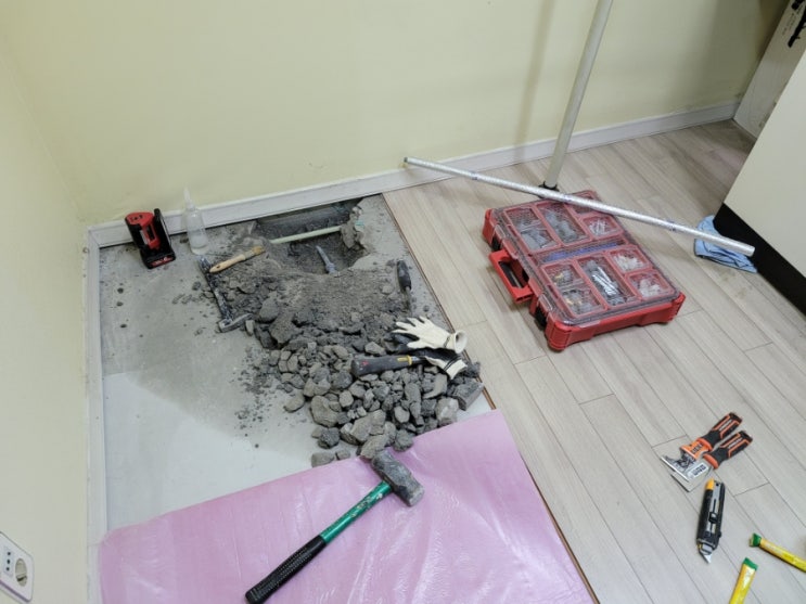  청주시 우암동 빌라계단으로 누수 발생한 강화마루 미세누수의 원인은?