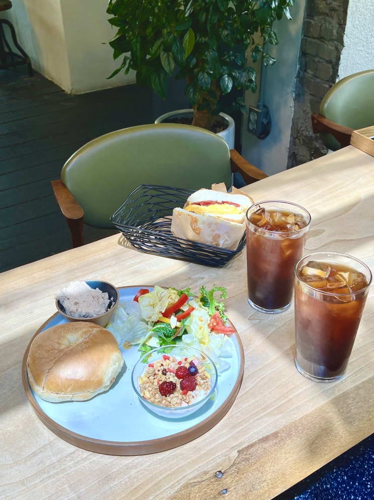 [압구정/카페] 데이트코스 뉴욕라츠오베이글스 크림치즈 맛집 테라스카페