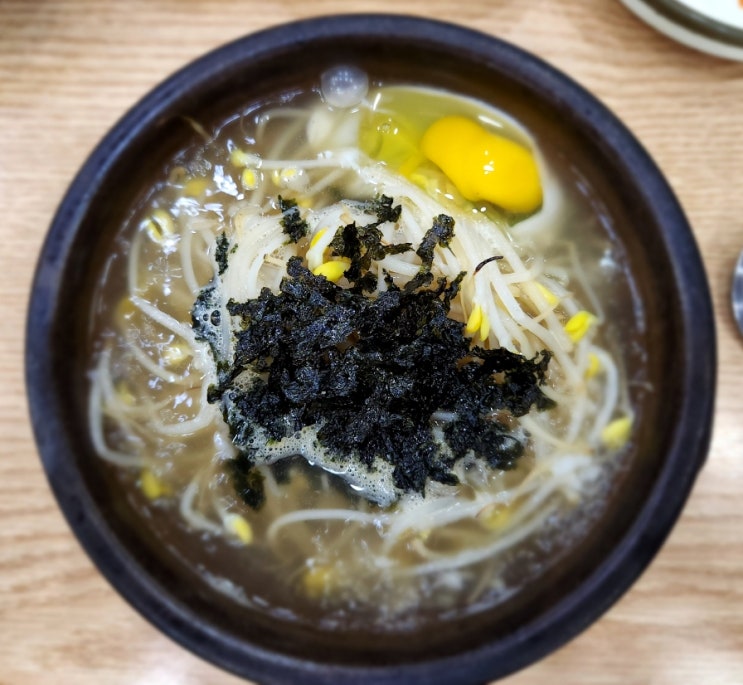  속이 확 풀리는 숙취해소의 대명사 콩나물 해장국! 가성비 만점 24시 전주 콩나물국밥 문래점.
