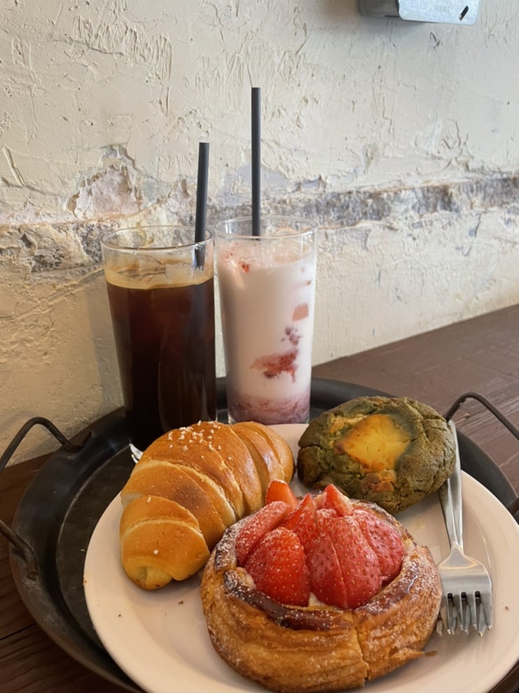  서울/연남동 :: 신상 베이커리 카페 & 소금빵 맛집 "티와이티디 (tytd)"