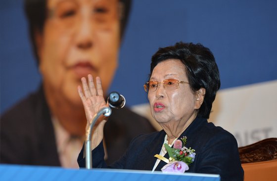 81세에 첫사랑과 결혼했다.. 83세 여걸의 766억원 쾌척.. 81세에 첫사랑과 결혼했다.. 83세 여걸의 766억원 쾌척..