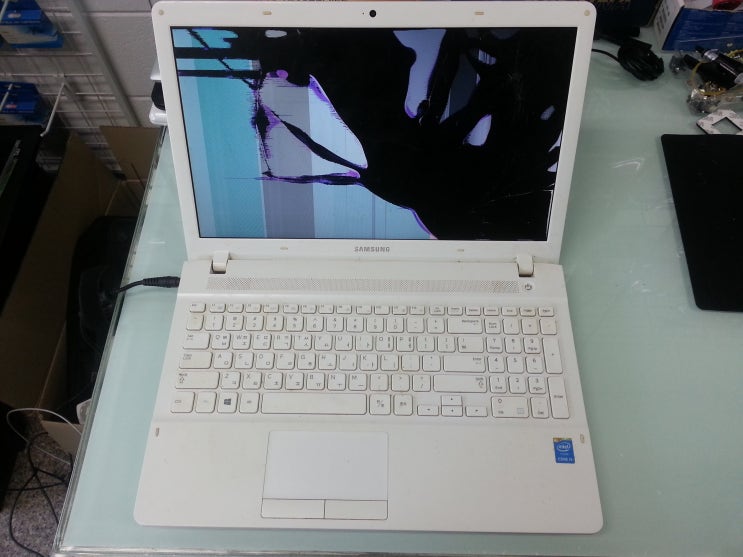  부천 노트북 액정교체 수리 삼성 NT270E5J