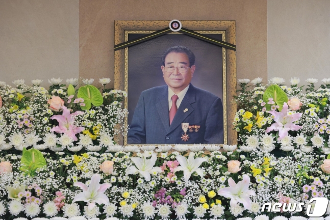 유재석·조영남·이상벽, 故송해 빈소 조문 "세계적이고... 
