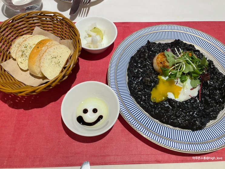  대구 동성로 맛집영화 속에서 나올 법한 인테리어에 서 멋진 데이트를 원한다면 '페어링 테이블'
