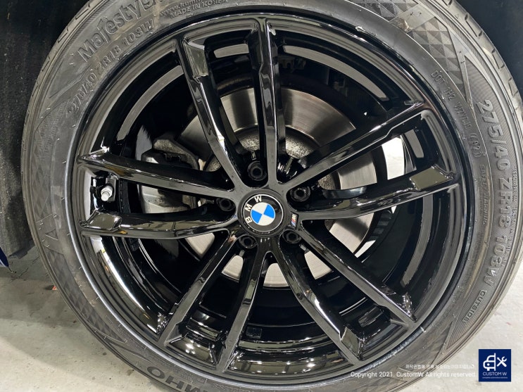 BMW G30 520d 휠수리 후 블랙유광 휠도색