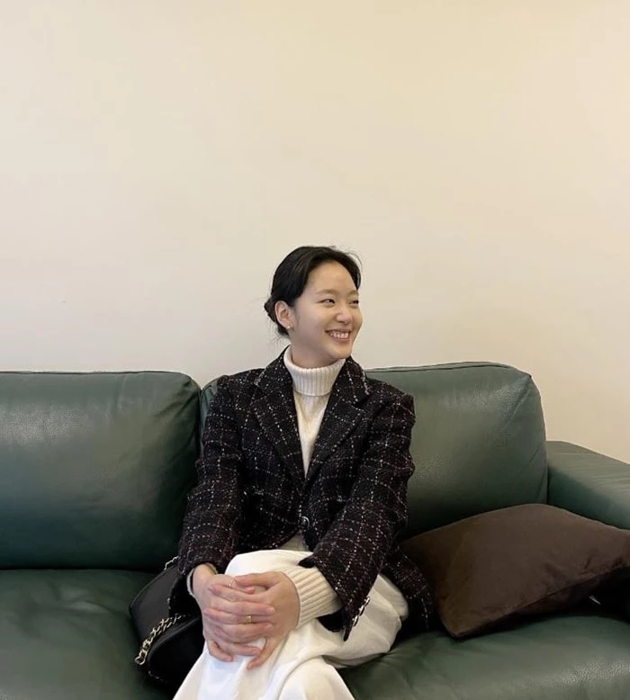 '카페에 생얼로 나타난' 배우 김고은, 화장기 없는 민낯임에도 투명한 피부와 작은얼굴에 감탄
