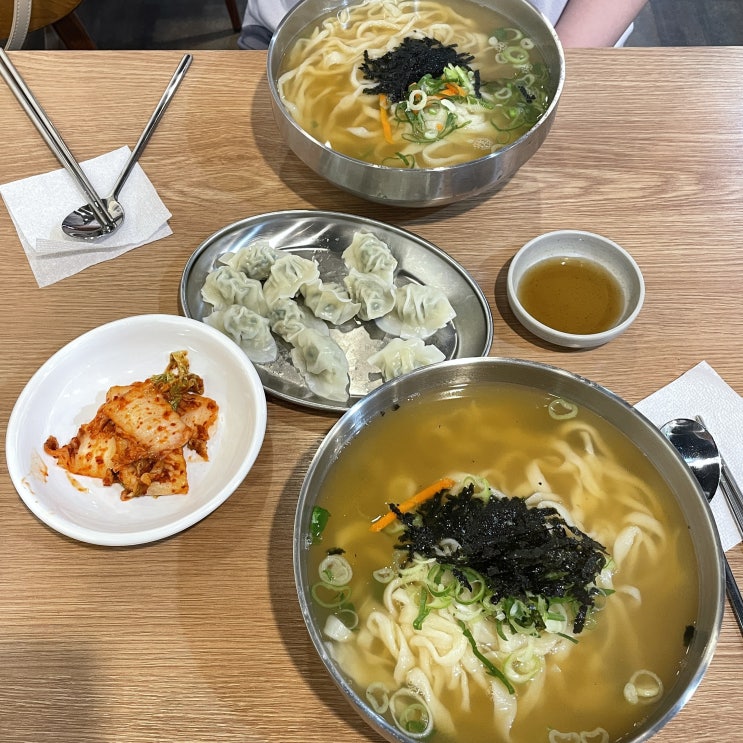 [내돈내산/수지구청역] 단일 메뉴로 승부하는 맛집 "삼촌 손칼국수" (게다가 사리 추가 무료!?)