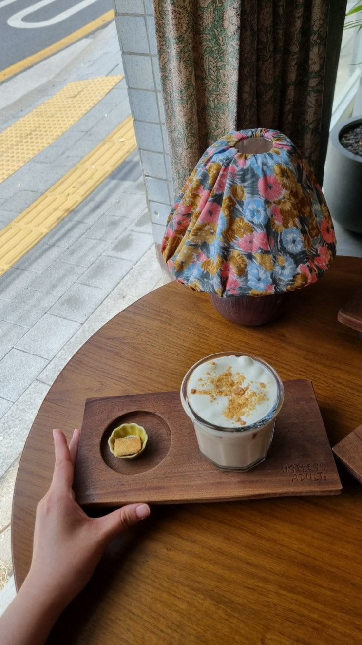  쭈꾸미 먹고 깔루아크림커피 마시고 수제맥주 한잔 낮술로 마무리 [나정순할매쭈꾸미 - 유즈레스어덜트 - 타일러]