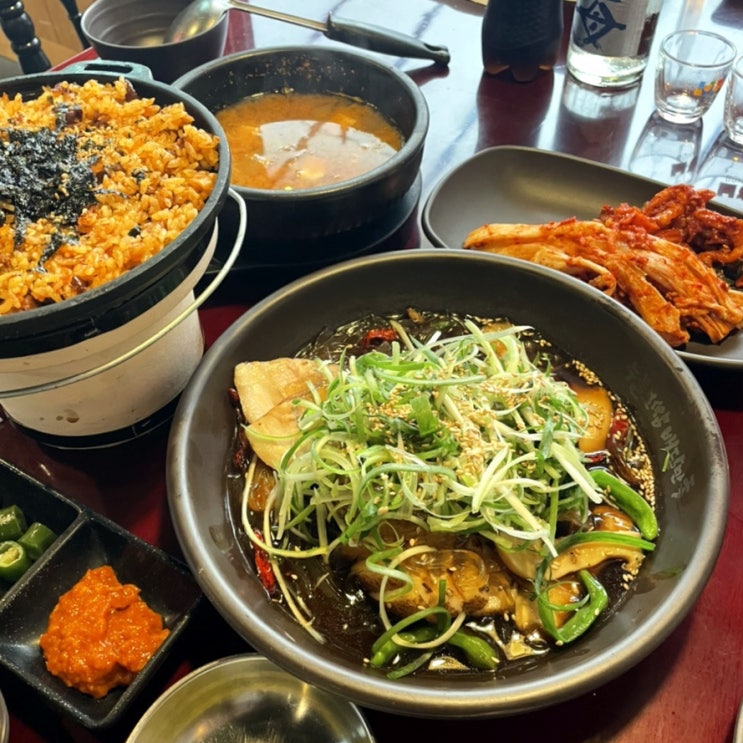  홍대 신촌: 보해소주 무료제공 돼지고기 맛집 - 볼빨간꽃돼지 