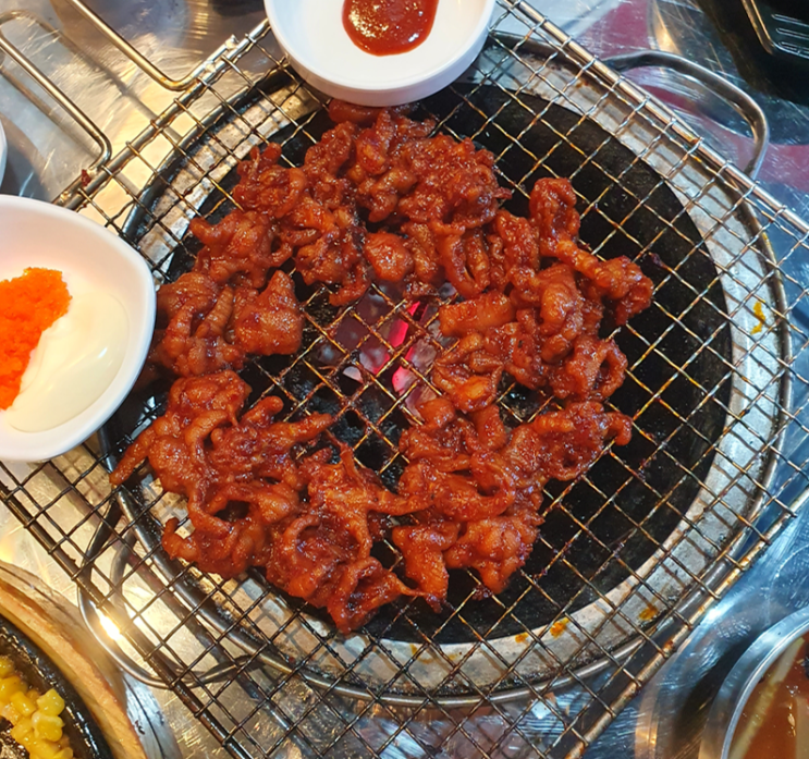  매콤한 닭발구이 맛있는 매운맛 이런건가?