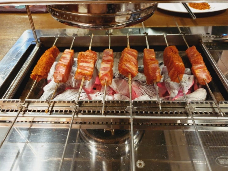 신촌 맛집) 양꼬치가 통통한 양꼬치 맛집 명성 양꼬치