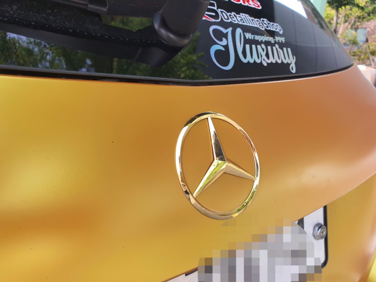  벤츠 a45 amg 골드랩핑 차량에 24k 금도금 포인트 특별하네~
