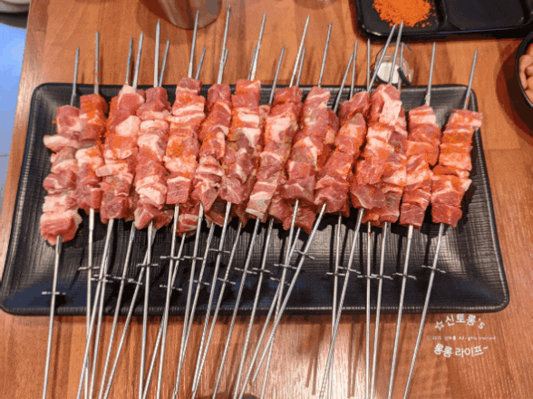  제주 하얏트 근처 양고기 맛집 라원양꼬치에서 양꼬치와 향라새우 (먹어 본 양꼬치 중 최고)