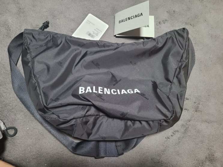  발렌시아가 남성 크로스백 P00556530 블랙 black 후기 balenciaga 명품가방