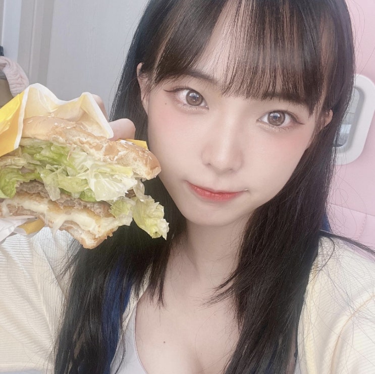 염석대 소속 깅예솔과 사진 찍으려고 긴 줄, 아프리카 TV 스타 대학 대전 찾은 관람객들 염석대 소속 깅예솔과 사진 찍으려고 긴 줄, 아프리카 TV 스타 대학 대전 찾은 관람객들