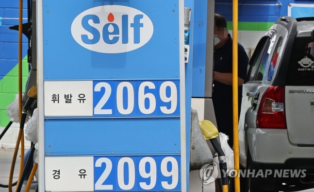 휘발유·경유 L당 2천50원 돌파…연초대비 27%, 42%↑ 휘발유·경유 L당 2천50원 돌파…연초대비 27%, 42%↑