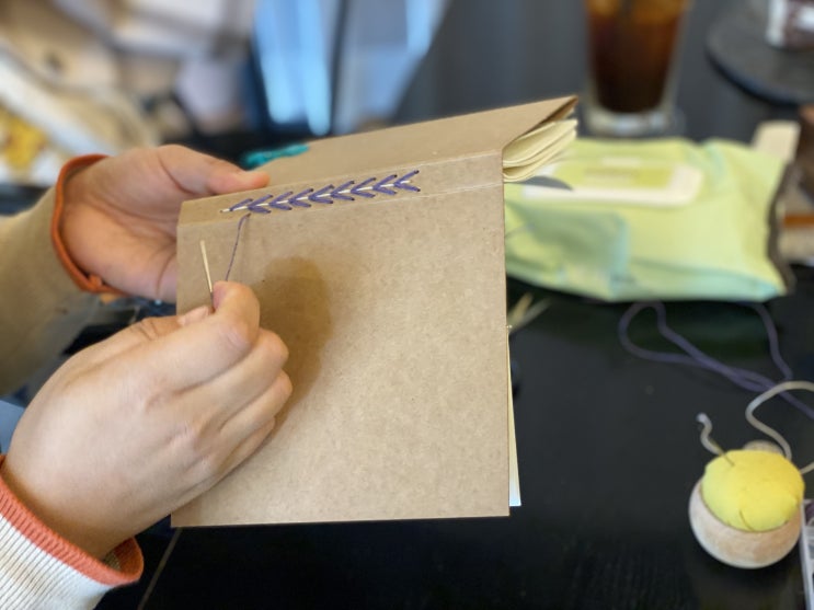  디저트카페 '돌미롱'에서 진행한 수제노트만들기 이벤트
