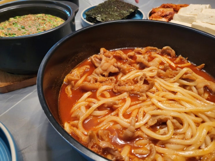  저세상닭발 / 깔끔하게 매콤한 무뼈 국물닭발 소주안주로 딱