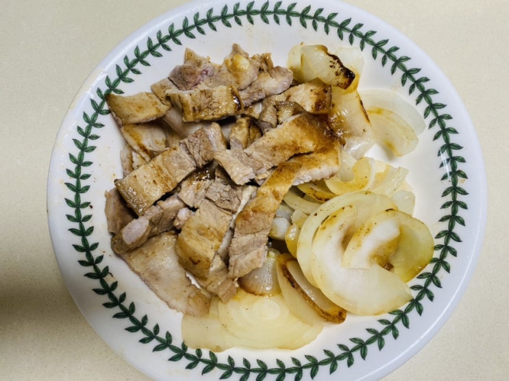  삼겹살 가격 금값 칼로리 영양있는 돼지고기구이 집에서굽기