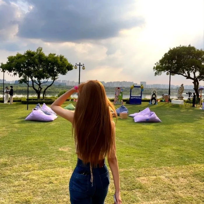 러블리즈 출신 이미주, 소속사 옮기더니 종횡무진하며 남다른 뒤태 보이고 골반 라인 자랑 러블리즈 출신 이미주, 소속사 옮기더니 종횡무진하며 남다른 뒤태 보이고 골반 라인 자랑