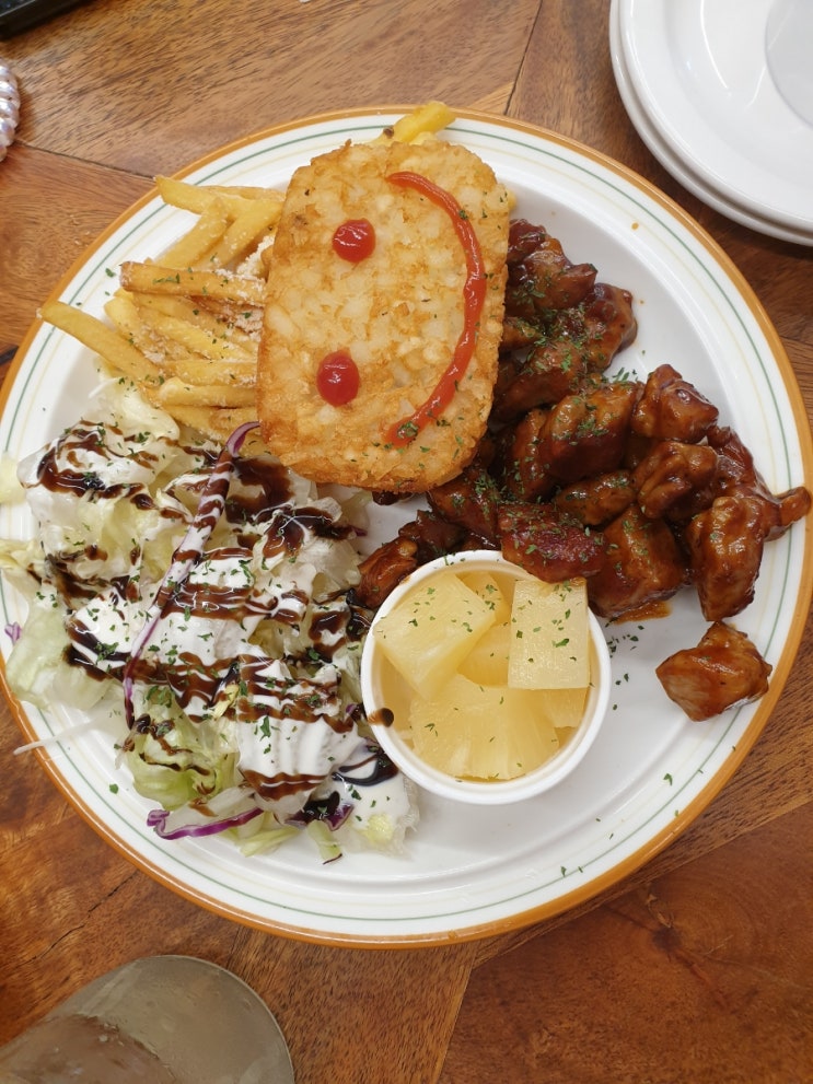  어썸글로우 경산 영남대 신대부적 맛집 분위기와 음악 음식맛이 최곤데!! 브런치 & 펍  파스타 피자 샐러드 플레이트 