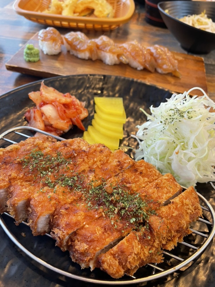  <울진 수상한초밥> 단품 모밀은 안 파는 곳에서 돈가스, 연어초밥,모듬회 먹기