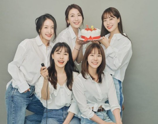 '데뷔 <b>15주년</b>' <b>카라</b>, <b>완전체</b>로 뭉쳤다…구하라도 태그